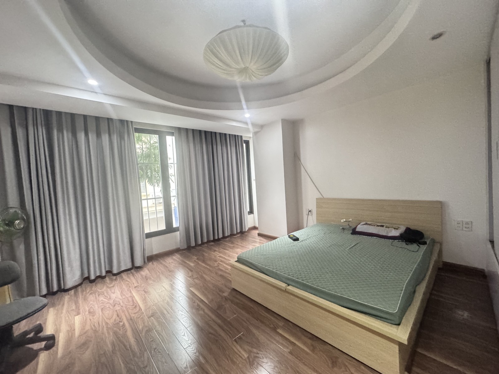 Bán nhà Làng Việt Kiều Châu Âu ô tô tránh vỉa hè rộng kinh doanh đẹp dt 155m 5t mt 10m giá 33,9 tỷ - Ảnh chính